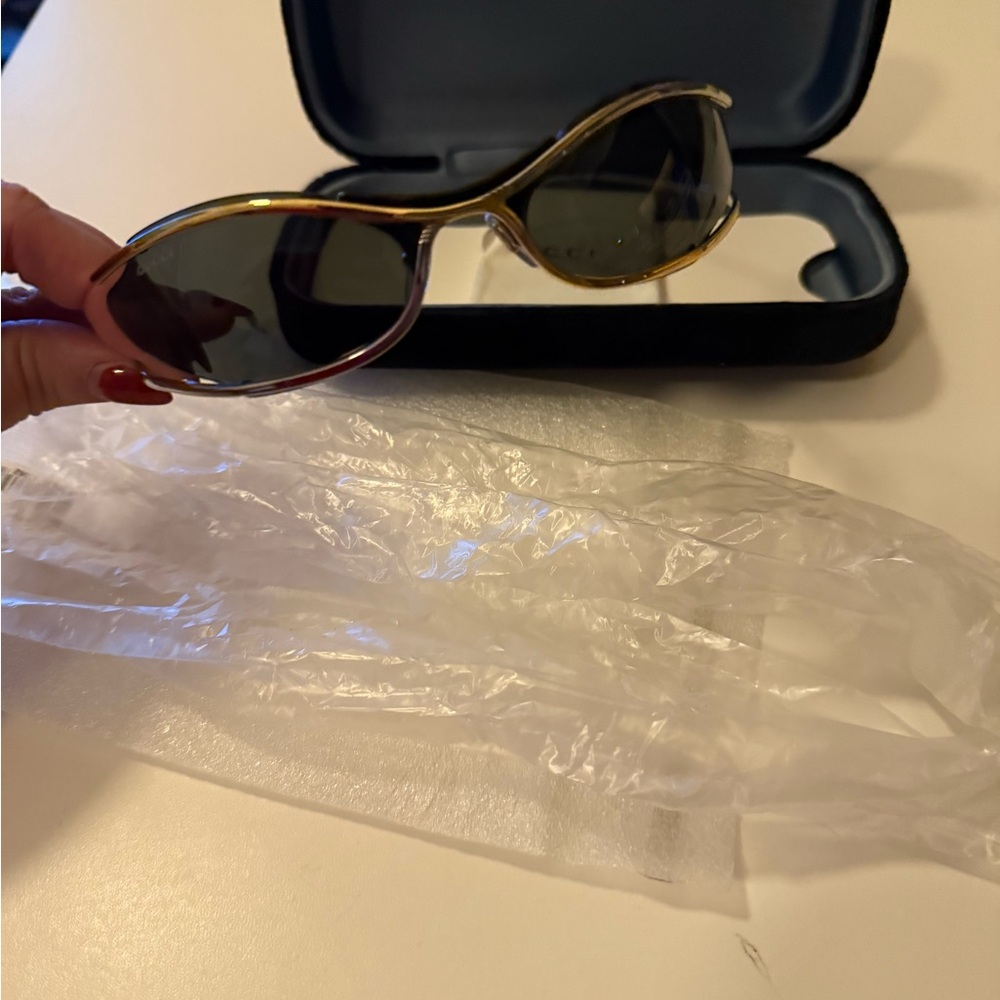 Gucci Silver and Black Aviator Sunglasses - Picture 2 of 7